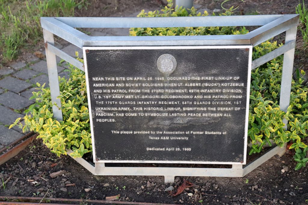 Památník setkání sovětských a amerických vojsk v městečku Strehla