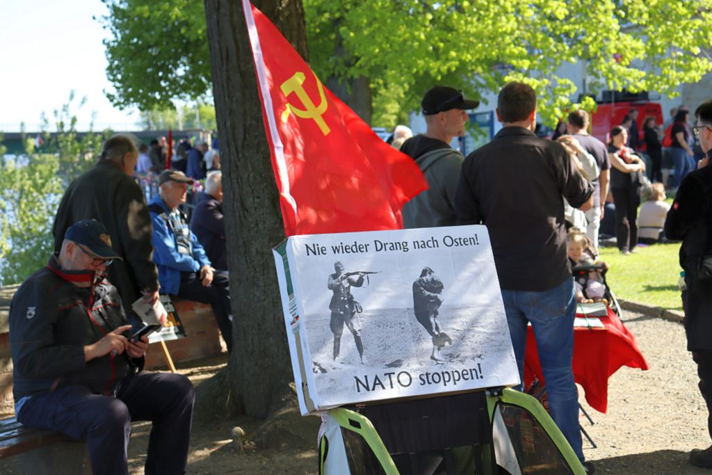 Jeden z řady transparentů v Torgau