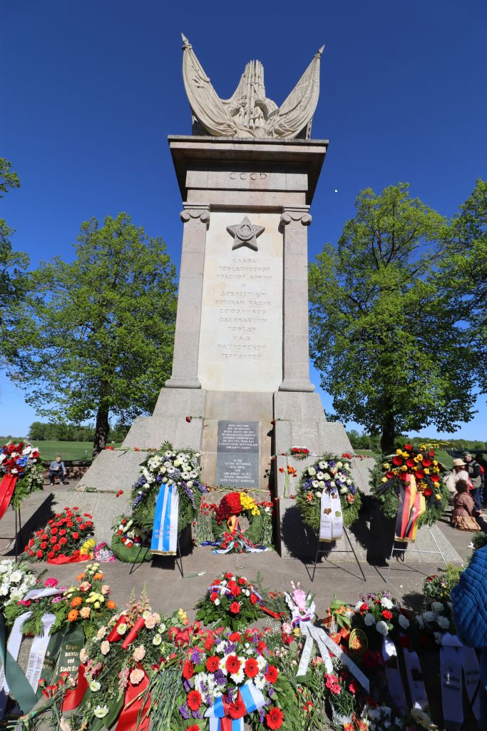 Památník setkání amerických a sovětských vojáků na demarkační linii v Torgau