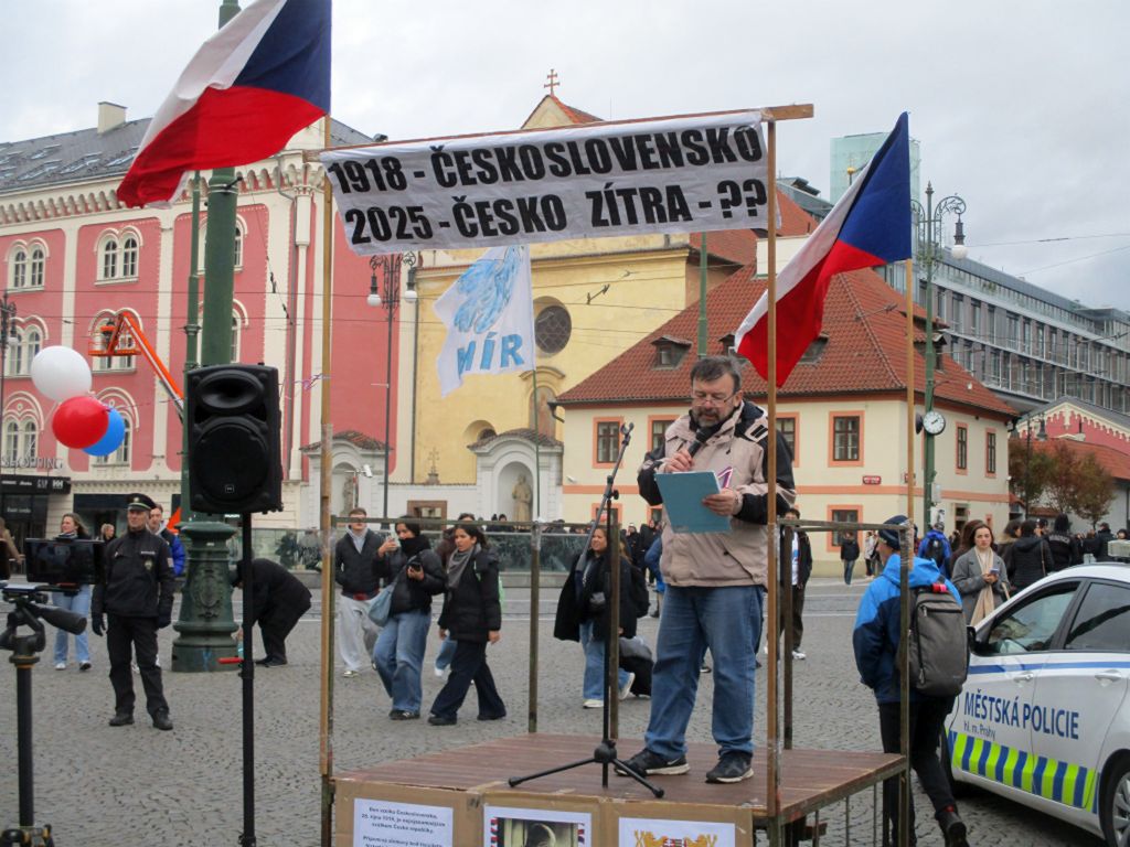 Jestliže někde slavit výročí vzniku Československa, tak na náměstí Republiky