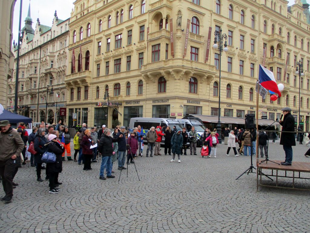 Jestliže někde slavit výročí vzniku Československa, tak na náměstí Republiky